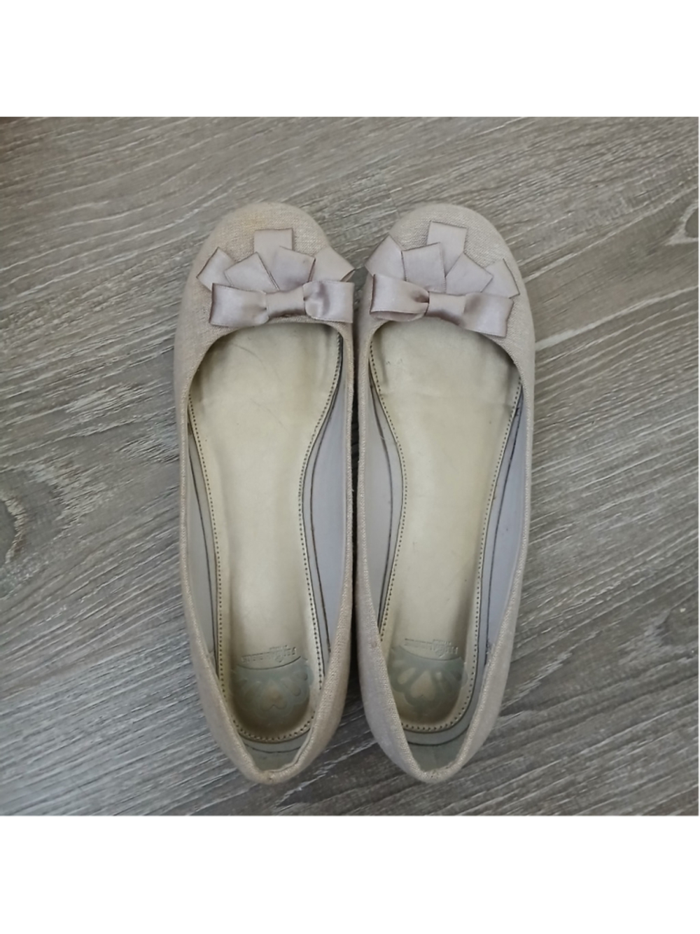 Fergalicious Taupe Bow Flats Sz 11